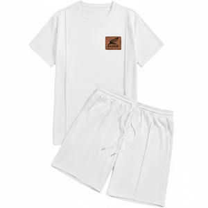 Ensemble de vêtements pour homme sur mesure en coton et fibre de bambou respirant et à séchage rapide, composé d'un t-shirt et d'un short - Product Image 4