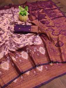 Sari de Seda Banarasi de Lujo en Oferta para Bodas, Fiestas y Celebraciones Festivas con Detalles Intrincados Disponible para la Venta - Product Image 5