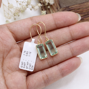 Pendientes de Oro Amarillo de 18k con Turmalina Verde Natural Rectangular en Engaste de Bisel, Joyas Memoria, Venta al Por Mayor - Product Image 3
