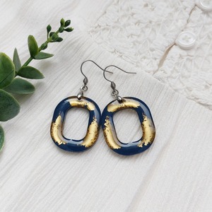 Boucles d'oreilles en résine faites à la main, forme ovale, bleu et or, bijoux tendance - Product Image 1