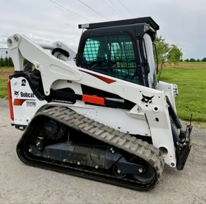 Cargadora compacta sobre orugas T870 con motor EPA lista para trabajar - Product Image 3