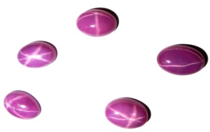 Rubis étoilé ovale 8x12 mm 4 carats, cabochon poli créé en laboratoire avec effet étoile à 6 branches pour la fabrication de bijoux - Product Image 5