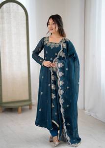 ชุดเดรส Anarkali ผ้าไหมปักลายสวยงามพร้อมผ้าคลุมไหล่เข้าชุด และกางเกงผ้าฝ้ายแขนยาว ชุดงานเทศกาลสไตล์ชาติพันธุ์ - Product Image 2