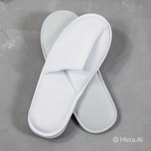 Chaussons en coton doux pour hôtels, usage unique, blancs, confortables, à enfiler, de qualité supérieure, pour chambres d'hôtes - Product Image 1