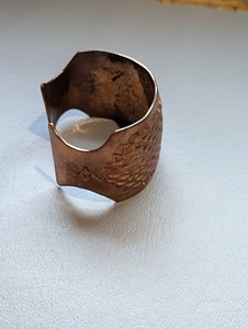 Mancuernillas Antiguas y de Cobre Diseñadas por Artesanos y Accesorios de Moda de Cristal con Diseño Detallado - Product Image 1