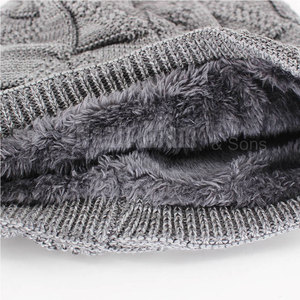 Bonnet Street Ready en tissu doux, coupe décontractée, idéal pour le froid, jacquard, pour les voyages et les tenues décontractées - Product Image 3