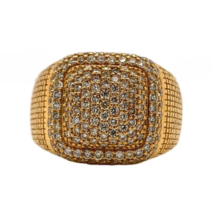 Anillo de cóctel para hombre en oro amarillo con diamante de talla brillante redonda y engaste pavé, estilo geométrico hip-hop - Product Image 1