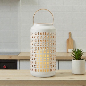 Lanterne en acier blanc avec motif géométrique découpé, porte-bougie portable pour la décoration de la maison - Product Image 3