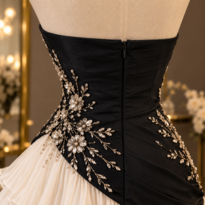 Robe de cocktail trapèze en mousseline de soie noire et ivoire, sans bretelles, froncée, brodée de fleurs, à volants superposés, pour le printemps et les fêtes - Product Image 5