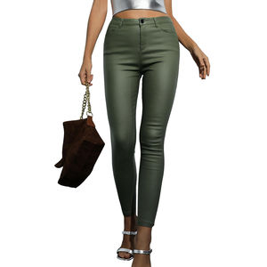 Pantalon en cuir sur mesure de haute qualité pour femmes, couleur unie, logo personnalisé, style devant plat, pantalon en cuir sexy - Product Image 3