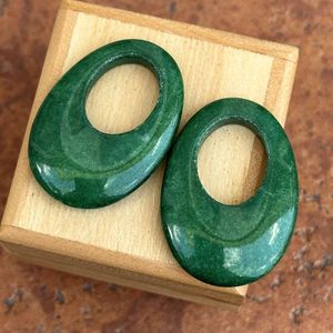 Boucles d'oreilles en résine faites à la main avec un design artistique coloré, bijoux légers et tendance pour femmes et filles, un accessoire élégant et remarquable - Product Image 5