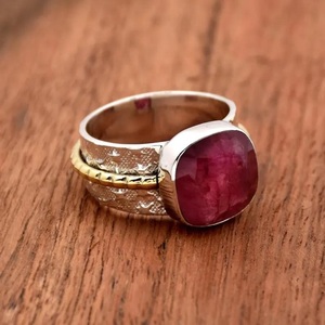 Anillo de Plata de Ley 925 con Rubí en Corte Cojín, Banda Ancha, Regalo Cristiano con Piedra Preciosa para Mujer - Product Image 6