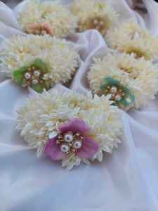 Coletero para el Cabello con Perlas Blancas y Gajra – Diadema Nupcial de Jazmín Pastel, Accesorio Reutilizable para Peinados de Novia para Mujeres y Niñas - Product Image 6