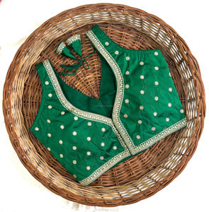 Chemisier moderne à col en V avec fil à paillettes Broderie tissée et décorative à la mode pour les mariages - Product Image 5