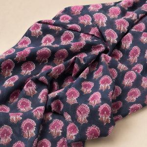 Tissu en coton imprimé à la main, motif floral Buta bleu marine et rose, doux et respirant, idéal pour la confection de robes, de Kurta et la décoration intérieure. - Product Image 5