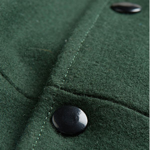 Chaqueta Varsity para Hombre en Verde y Negro con Bloques de Color, Cuello Camisero, Cierre de Botones, Estilo Casual para Otoño - Product Image 6