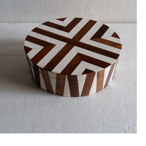 Posavasos vintage de nogal indio con incrustaciones de hueso, muy demandados, para la mesa de la sala de estar y decoración de comedor, disponibles en Worldwide Supply. - Product Image 2