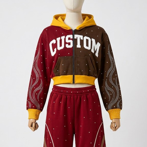Conjunto Deportivo Personalizado de Moda en Tela 100% Algodón con Sudadera Corta con Cremallera y Bloques de Color y Pantalones Anchos con Pedrería Premium - Product Image 5