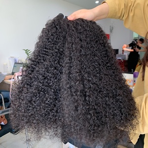 Vente en gros d'extensions de cheveux trame bouclée birmane de haute qualité, paquet de cheveux humains vierges non traités de couleur noire naturelle - Product Image 1
