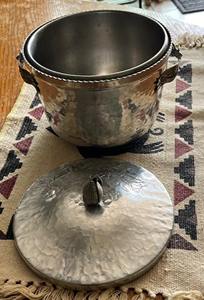 Enfriador de Hielo Plateado Martillado de Primera Calidad con Diseño Floral, Perfecto para Bodas, Bares, Reuniones Familiares y Noches de Cócteles, de la India - Product Image 6