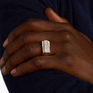 Anillo de Diamantes Naturales de Cuatro Hileras para Hombre con Corte Brillante Redondo en Oro Blanco de Lujo - Product Image 4