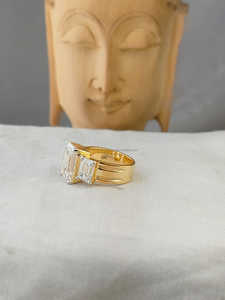 Anillo de Compromiso de Oro Amarillo con Diamante Corte Esmeralda |   Anillo de Boda Clásico para Novia |   Elegante Regalo de Aniversario de Bodas para Esposa - Product Image 4