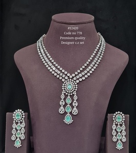 Ensemble collier et boucles d'oreilles vintage imitation rhodium plaqué avec zircone cubique et pierres vertes en forme de goutte pour femme, bijoux de mariage - Product Image 1