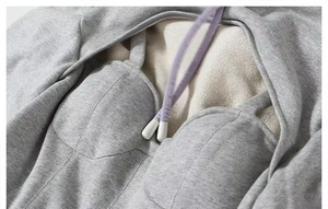 Sudadera con capucha corta gris para mujer con mangas abullonadas y diseño de recorte frontal, sudadera de punto de color liso - Product Image 3