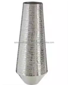 Nouveau design de vase à fleurs de table en aluminium fait à la main avec décoration pour la maison et l'extérieur par Azora industries - Product Image 4