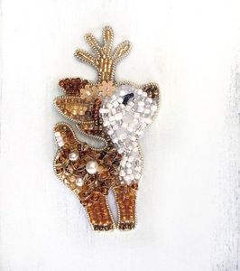 Broche Bordado a Mano de Alta Calidad con Cuentas y Detalles de Hilo para un Estilo de Moda de Lujo - Product Image 4