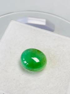 Esmeralda Zambiana Natural, Corte Oval Cabochon, 7.48 CTS, Color Verde Atractivo, Brillo Fino, Calidad de Colección, Joyería IGI - Product Image 4