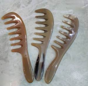 Peigne à cheveux en corne naturelle de style vintage avec dents longues, pour le soin des cheveux et une coiffure élégante, idéal pour la dressing et la décoration intérieure, au meilleur prix - Product Image 3