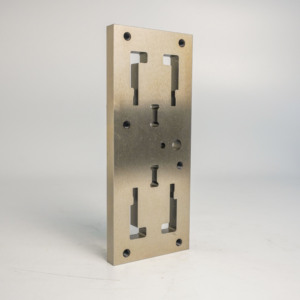 Service de fraisage CNC et d'électroérosion à fil AMT VINA sur mesure, pièces en acier et aluminium de précision pour plaques de moules multi-cavités ±0,01 mm - Product Image 1