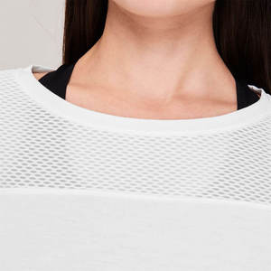 Camiseta corta elegante para mujer, material ligero, perfecta para días calurosos, sesiones de gimnasio o estilo urbano, que te mantiene cómoda y con estilo. - Product Image 3