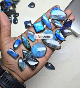 Tự Nhiên <span class=keywords><strong>Labradorite</strong></span> Thạch Anh Hình Bầu Dục Cắt Lửa Màu Xanh Miễn Phí 20-40Mm Kích Thước Tất Cả Các Hình Dạng Cầu Vồng Màu Đen Rất Nhiều Đồ Trang Sức Phụ Kiện Lỏng Đá Quý - Product Image 4