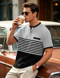 Camiseta de Manga Corta con Cuello en V a Rayas para Hombre, Corte Ajustado, Diseño Estampado Gris y Negro, Estilo Casual - Product Image 5