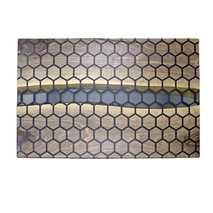 โต๊ะอีพ็อกซี่เรซิ่นสุดพิเศษพร้อมลวดลายไม้แบบสุ่มที่ไม่เหมือนใครและฐานโลหะอุตสาหกรรมสำหรับประสบการณ์การรับประทานอาหารที่หรูหราทันสมัย - Product Image 2