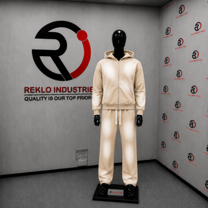 Conjunto deportivo premium beige para hombre, sudadera con capucha y pantalones jogger, tejido polar liso, ropa deportiva informal para gimnasio, venta al por mayor, personalizado, estilo urbano. - Product Image 3