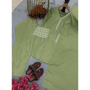 Top y parte inferior de fiesta para mujer de diseñador con Conjunto elegante Dupatta - Product Image 4