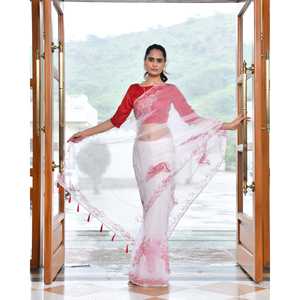 Sari traditionnel en organza rouge Kalash peint à la main, manches trois-quarts, taille unique, avec pièce de chemisier en mousseline de soie incluse, pour femme - Product Image 2