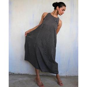 Vestido largo a rayas en blanco y negro para mujer, sin mangas, línea A, informal, vestido largo de verano - Product Image 3