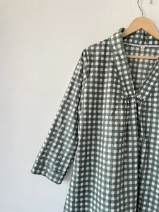 Vestido largo a cuadros con cuello en V y bolsillos, corte holgado, manga tres cuartos, vestido informal de algodón para uso diario - Product Image 4