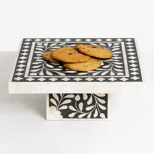 Présentoir à Gâteaux Carré Noir et Blanc Fait Main en Os Incrusté, de Luxe, par Royal Artisans – Plateau Écologique pour Pâtisseries et Biscuits - Product Image 1