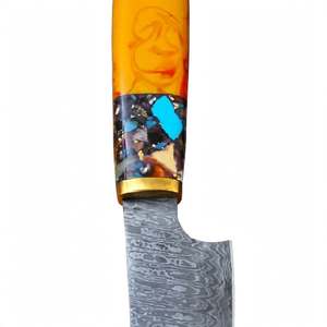 Couteau de cuisine artisanal en acier Damas, manche en mosaïque de résine jaune - Product Image 3
