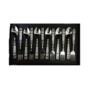 ช้อนเสิร์ฟอาหารหรูที่ออกแบบอย่างสวยงามและชุดอาหารพื้นบ้านช่วยเพิ่มเสน่ห์ให้กับโต๊ะสำหรับงานเลี้ยงอาหารค่ำที่งดงาม - Product Image 1