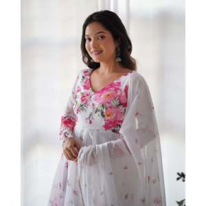 Hermoso vestido de tamaño XS Anarkali con Pallu y Dupatta para fiestas y ocasiones especiales - Product Image 6