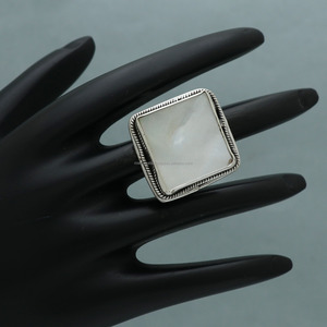 แหวนแต่งงานทางศาสนาของผู้ชายแกะสลักด้วยมือ925หนักทำด้วยมือคริสตัลแท้พลอยธรรมชาติตัดเป็นชิ้น - Product Image 2