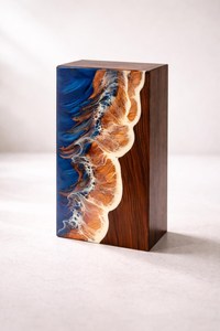 Urna de cremación de madera con diseño de olas oceánicas – Caja conmemorativa de resina hecha a mano para cenizas humanas, tamaño mediano 9x5.5 pulgadas - Product Image 1