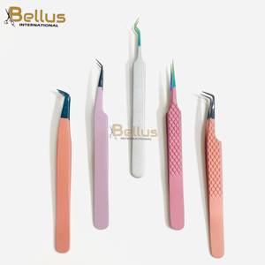 Pinzas de Precisión para Extensión de Pestañas Luxury Bellus International, Punta de Fibra Suave de 45 Grados, Rectas y Curvas, de Acero Inoxidable - Product Image 1