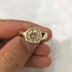 แหวนหมั้นเพชรโมอิสซาไนต์ทรงกลมแบบฝังเต็มวง ตัวเรือนเงินแท้ 925 แหวนสัญญาสำหรับเธอ ของขวัญวันครบรอบ - Product Image 1